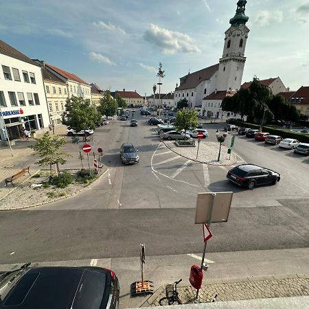 Central Plaza Mini Apartment 1 Bruck an der Leitha-i járás Kültér fotó