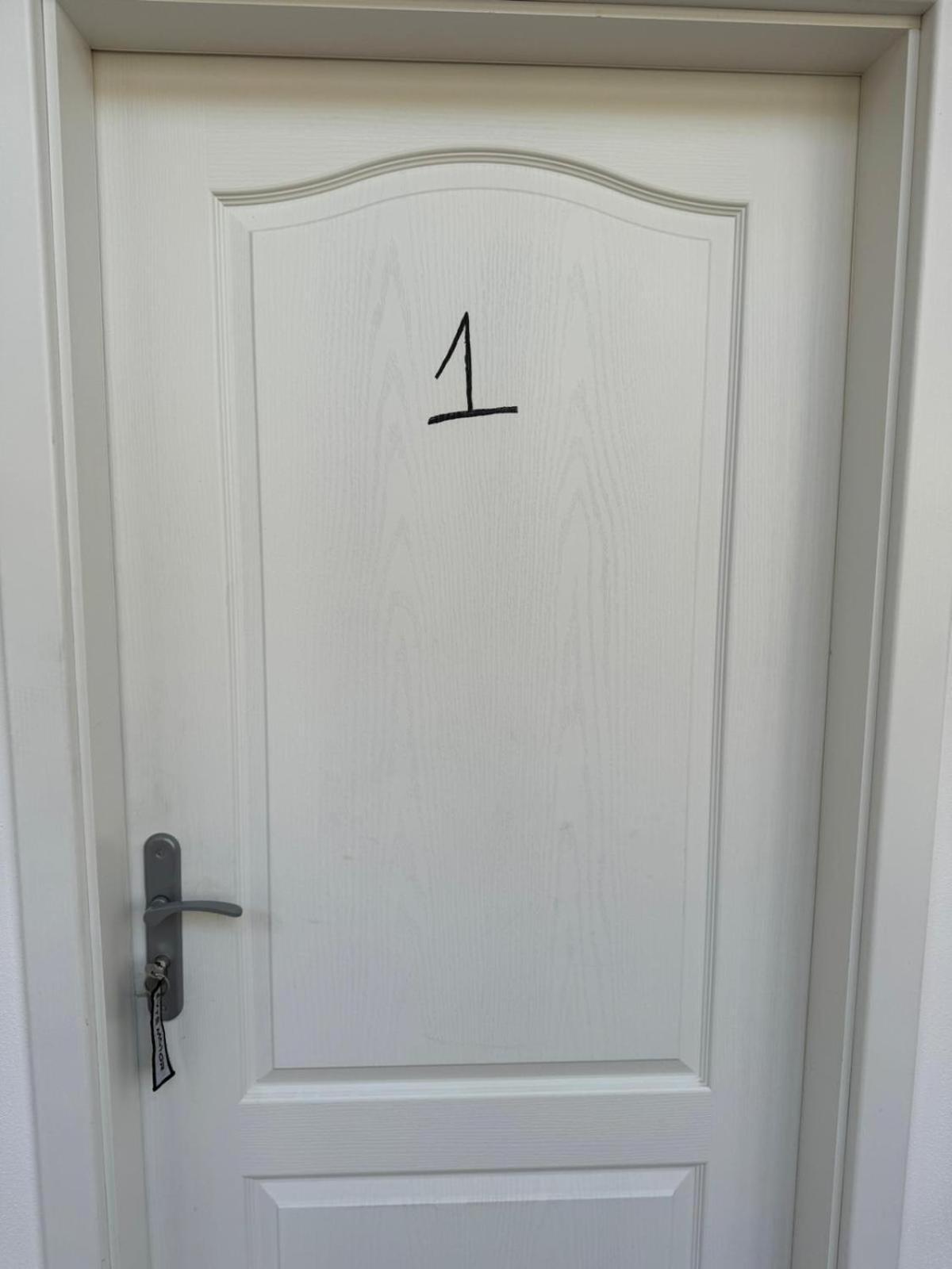 Central Plaza Mini Apartment 1 Bruck an der Leitha-i járás Kültér fotó